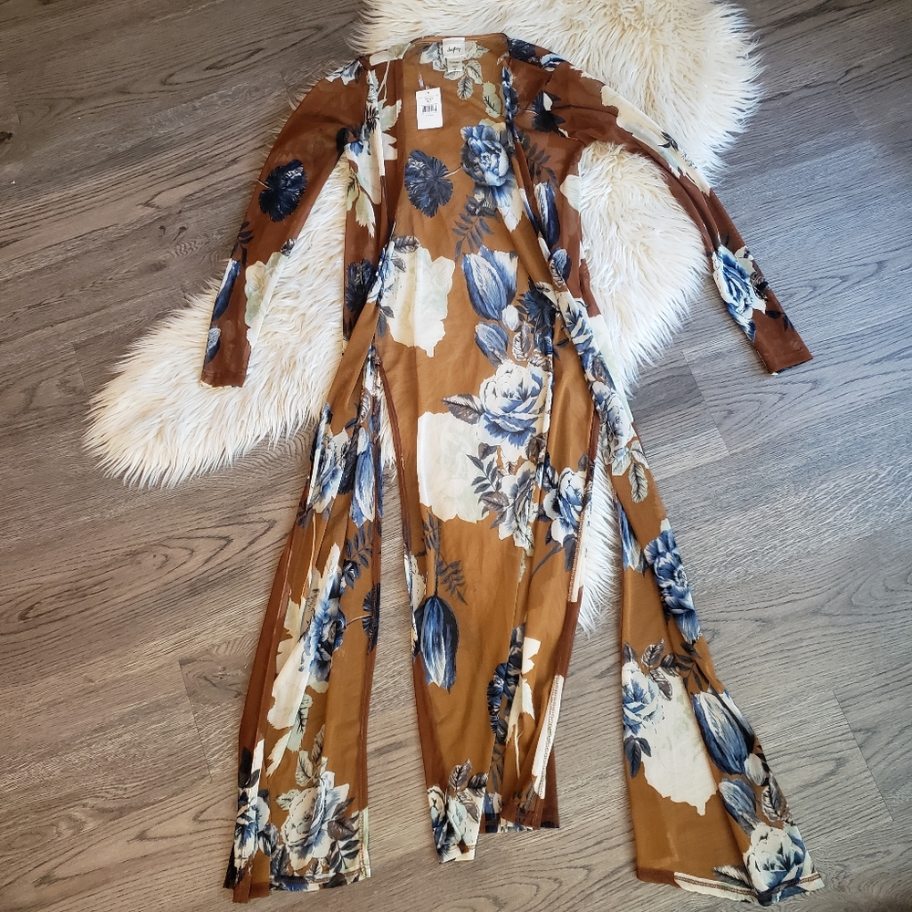 *NWT* DAYTRIP - cover up
